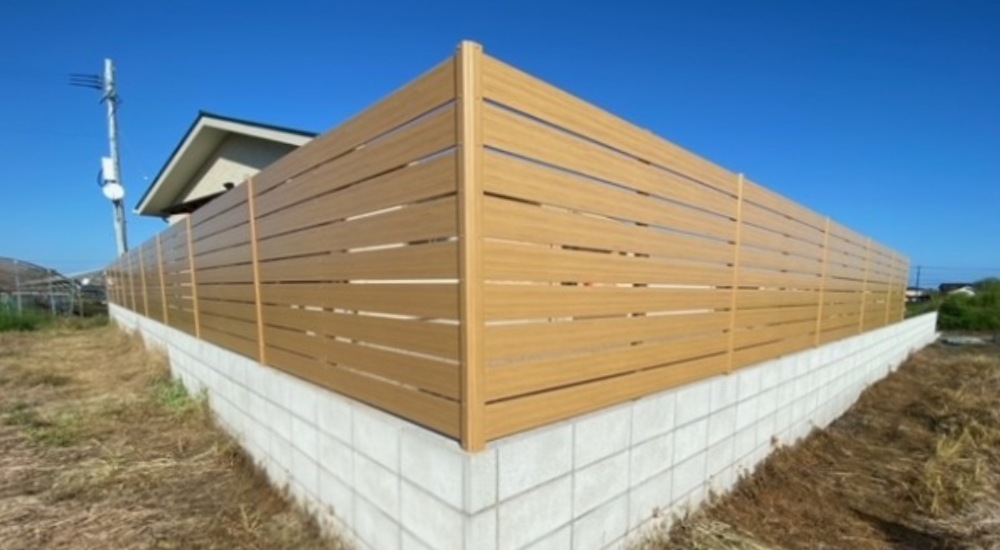 都農町 ウッドフェンス設置 – 大進サッシセンター