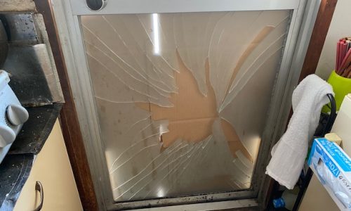 ガラス割れ替え　型ガラス　台風被災